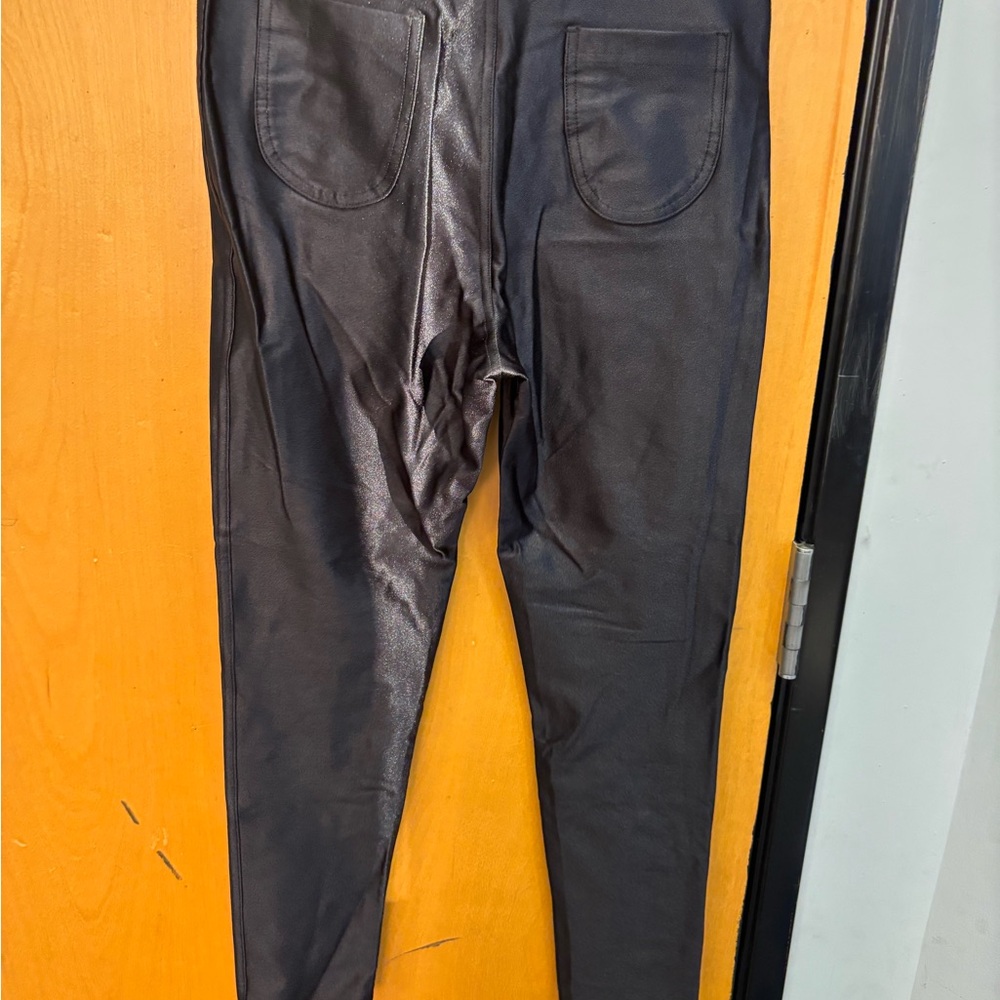 Black Shiny Leggings - Picture 2 of 3